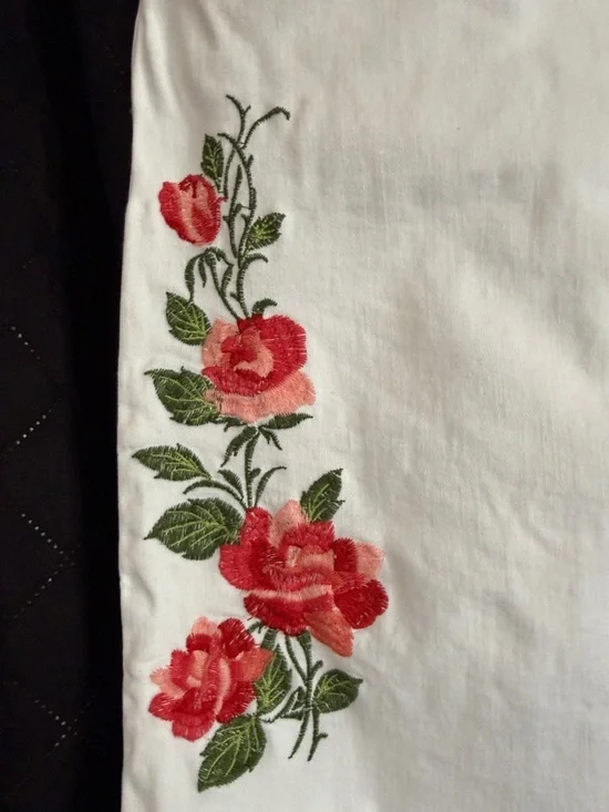 Earl Jean White Denim Mini Skirt Rose Embroidery Raw Hem Size 6 Boho - Picture 3 of 9